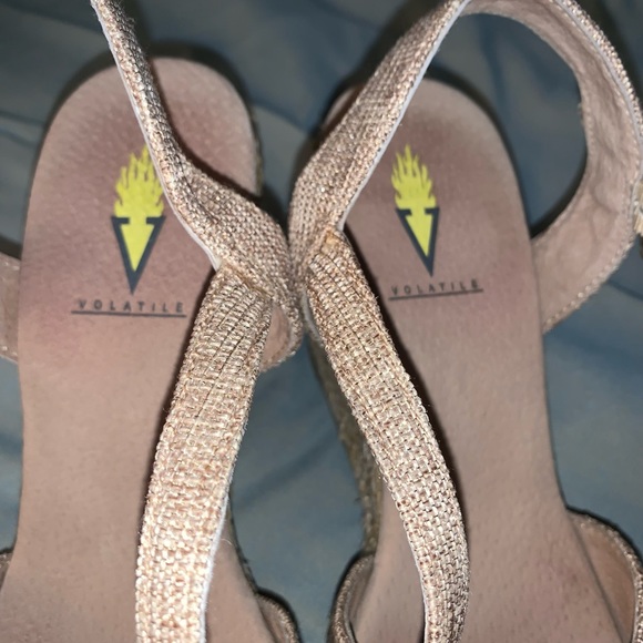 VOLATILE LINEN WEDGES HEELES women’s size 9 - Picture 9 of 12